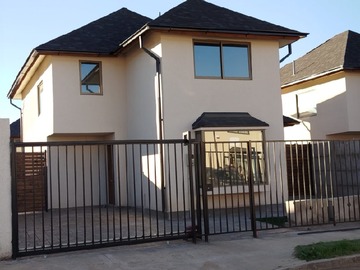 Casa en arriendo mensual en Brisas de machali, Machalí - 4 dormitorios, 4 baños