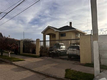 Casa en venta en Amplia y comoda propiedad ubicada en sector residencial consolidado. Cindo dormitorios cuatro baños, La Serena - 4 dormitorios, 4 baños