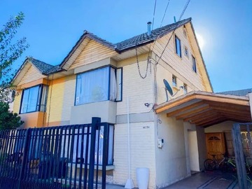 Casa en venta en Madreselva y el mirasol, Maipú - 4 dormitorios, 4 baños
