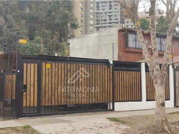 Casa en venta en Los Gladiolos, Estación Central - 8 dormitorios, 3 baños