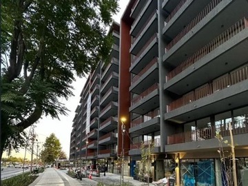 Local Comercial en arriendo mensual en Avenida Las Condes con Padre Hurtado, Las Condes - 1 baño
