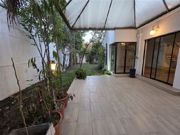 Casa en venta en Rotonda Atenas, Las Condes - 5 dormitorios, 5 baños