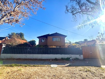 Casa en venta en Brown sur 2787, Macul - 5 dormitorios, 3 baños