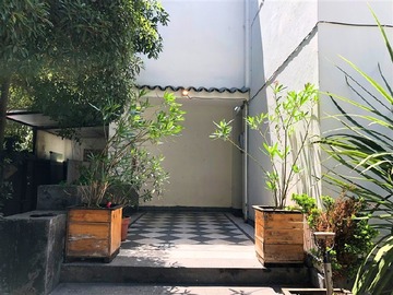 Casa en venta en Las dalias - pocuro, Providencia - 5 dormitorios, 3 baños