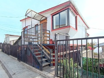 Casa en venta en Avenida Rodelillo, Valparaíso - 5 dormitorios, 2 baños