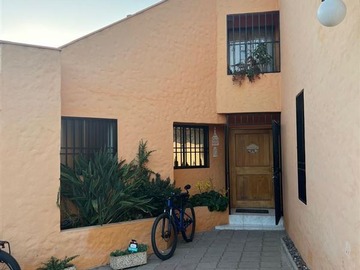 Casa en venta en Propiedad Ubicada en el conocido sector de Santa Monica ( Santuario de Peñuelas ), La Serena - 4 dormitorios, 4 baños