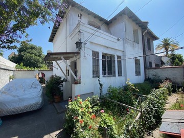 Casa en venta en Excelente casa en venta metro parque ohiggins, Santiago - 6 dormitorios, 2 baños