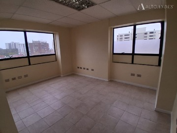 Oficina en arriendo mensual en 9 norte con Av. Libertad, Viña del Mar - 2 dormitorios, 2 baños