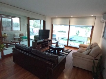 Casa en venta en Helsby, La Reina (74054), La Reina - 5 dormitorios, 5 baños