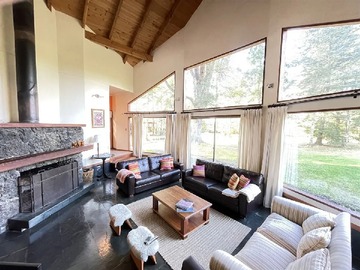 Casa en venta en Metreñehue, Pucón - 5 dormitorios, 5 baños
