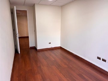 Oficina en arriendo mensual en Estoril, Las Condes - 2 dormitorios, 2 baños