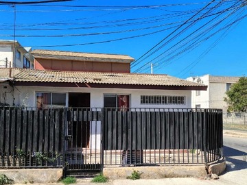 Casa en venta en Casa en Venta en Quillota (Casa Esquina) (145553), Quillota - 3 dormitorios, 1 baño