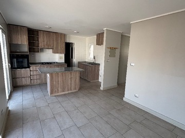 Arriendo Mensual / Casa / Colina