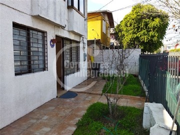 Casa en arriendo mensual en Fermín Vivaceta con Héctor Fuenzalida, Maipú - 3 dormitorios, 2 baños