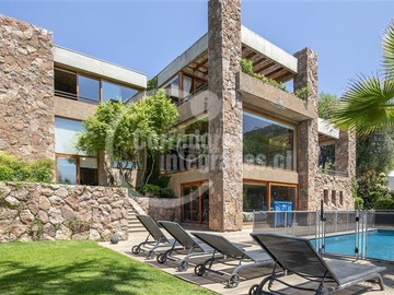 Casa en venta en Camino Punta Aguila, Lo Barnechea - 7 dormitorios, 4 baños