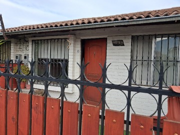 Casa en venta en Las Dalias 3252, Puente Alto - 4 dormitorios, 2 baños