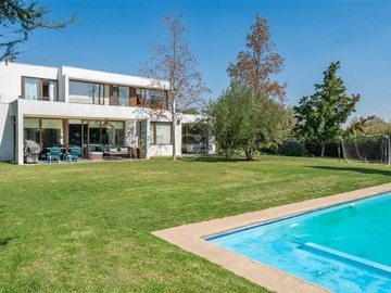 Casa en arriendo mensual en Altos de Chicureo, Colina - 5 dormitorios, 3 baños