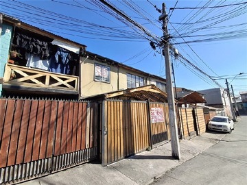 Casa en venta en Pasaje Atacameños 1877, Maipú - 5 dormitorios, 1 baño