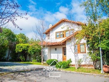 Casa en venta en Condominio Los Candiles, Colina - 3 dormitorios, 4 baños