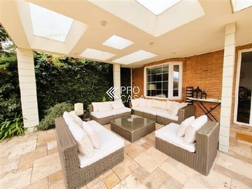 Casa en venta en Colina Vista Hermosa, Las Condes - 4 dormitorios, 4 baños