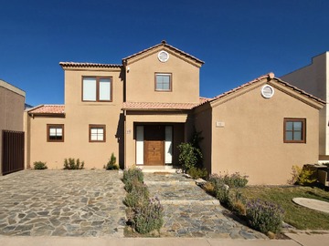 Casa en venta en Las compuertas con avenida Laguna, Padre Hurtado - 4 dormitorios, 4 baños