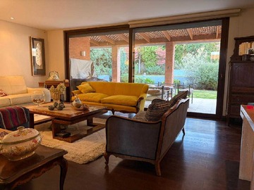 Casa en venta en Amplia Casa con Jardín y Piscina (177310), Las Condes - 5 dormitorios, 5 baños