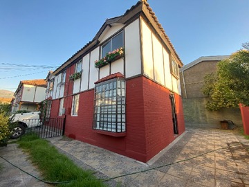Casa en venta en Condominio Lo Castillo, La Florida - 4 dormitorios, 2 baños