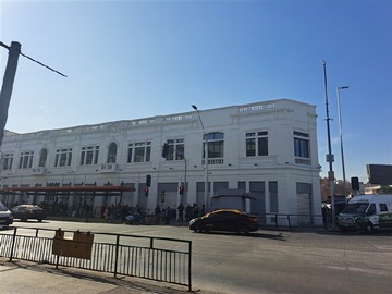 Local Comercial en arriendo mensual en esquina oriente de alameda con matucana, Estación Central - 18 baños
