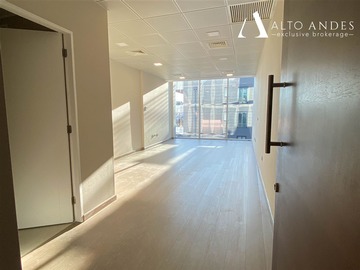 Oficina en venta en Avenida Las Condes, altura 8.000, Las Condes - 1 dormitorio, 1 baño