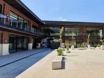 Local Comercial en arriendo mensual en Strip Center Paseo la Cruz, Lo Barnechea