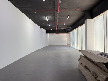Local Comercial en venta en Los Militares / Balmoral, Las Condes - 1 dormitorio, 2 baños