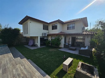 Casa en venta en Santa rosa, Huechuraba - 5 dormitorios, 5 baños