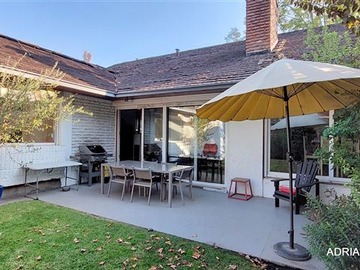 Casa en venta en AP534 Para remodelar 180 en 439 de terreno. Selva Negra, 4 D 2B estar y servicios, Vitacura - 4 dormitorios, 2 baños