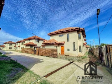 Casa en arriendo mensual en Santa Delia 309, Peñaflor, Región Metropolitana de Santiago 9750000, Chile, Peñaflor - 3 dormitorios, 3 baños