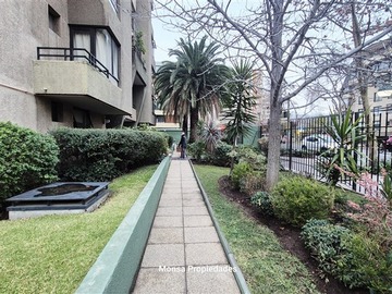 Departamento en venta en Estación de Metro Monseñor Eyzaguirre, Ñuñoa - 3 dormitorios, 2 baños
