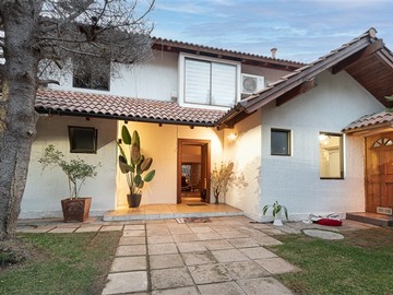 Casa en venta en Parque Conguillio Sur, Peñalolén - 5 dormitorios, 3 baños