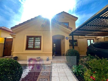 Casa en venta en Avenida hacienda Macul, Peñalolén - 4 dormitorios, 4 baños