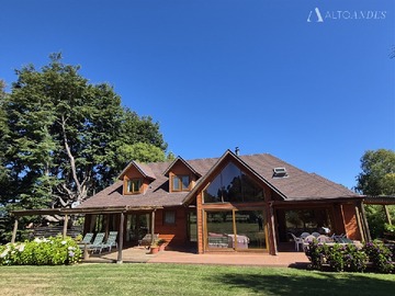 Casa en venta en Bahia Coiquue, Futrono - 5 dormitorios, 4 baños