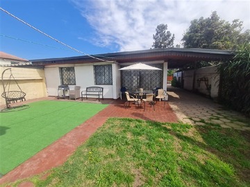 Casa en venta en Ramon Cruz / Alcalde Catillo Velasco, Ñuñoa - 4 dormitorios, 2 baños