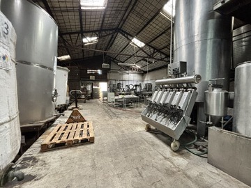 Local Comercial en venta en Propiedad industrial, bodega con alto potencial logístico, Santiago - 4 dormitorios, 15 baños