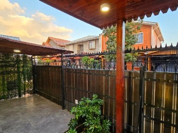Casa en venta en Se Vende Hermosa Casa Recién Remodelada - 4 dormitorios, 2 baños