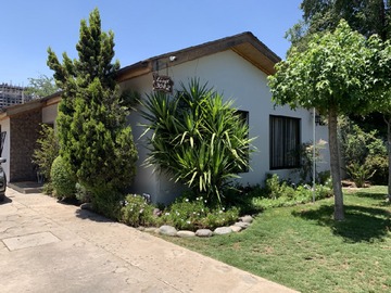 Casa en venta en Juan Sebastián Bach esquina Liszt, San Joaquín - 6 dormitorios, 6 baños