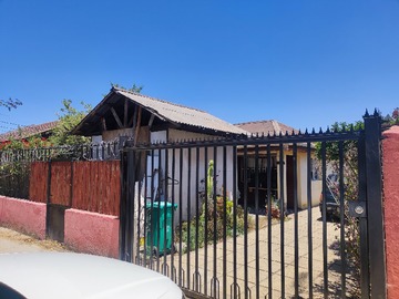Casa en venta en La Paz 8025, La Cisterna - 9 dormitorios, 3 baños