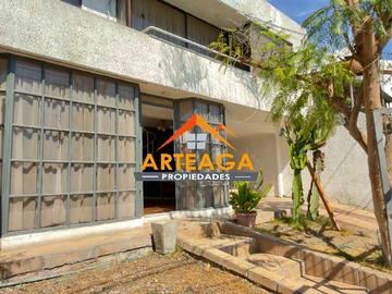 Casa en arriendo mensual en Casa de Dos pisos amplia (172759), Iquique - 5 dormitorios, 4 baños