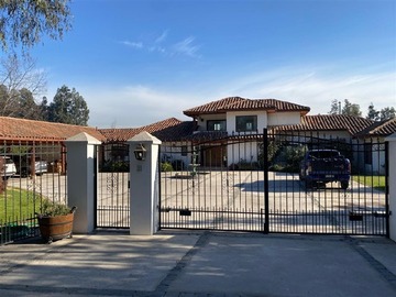 Casa en venta en Trebulco 5D 6B 615 m2 en 7237 de terreno Piscina, tuba y sauna, Talagante - 5 dormitorios, 6 baños