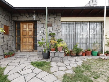 Casa en venta en Metro el parrón., La Cisterna - 4 dormitorios, 3 baños