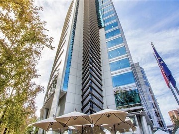 Oficina en arriendo mensual en Torre Paris/ Metro Los Leones, Providencia