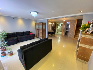 Casa en venta en Vendo casa en Paine (74751), Paine - 5 dormitorios, 4 baños