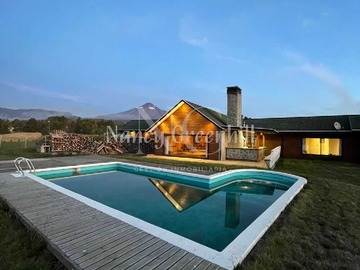 Terreno en venta en Rebajada - casa con vista al volcán y al lago (131290), Pucón - 3 dormitorios, 4 baños