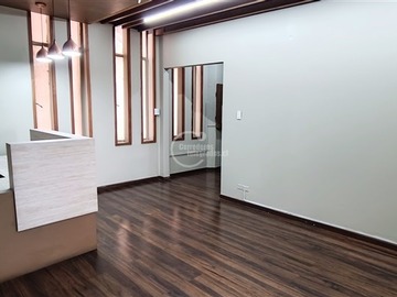 Oficina en venta en Alonso ovalle paseo bulnes, Santiago - 6 dormitorios, 2 baños